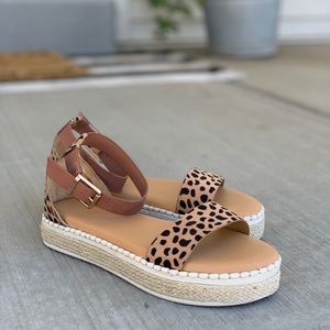 Brand New Women’s Cheetah Print Platform Sandals